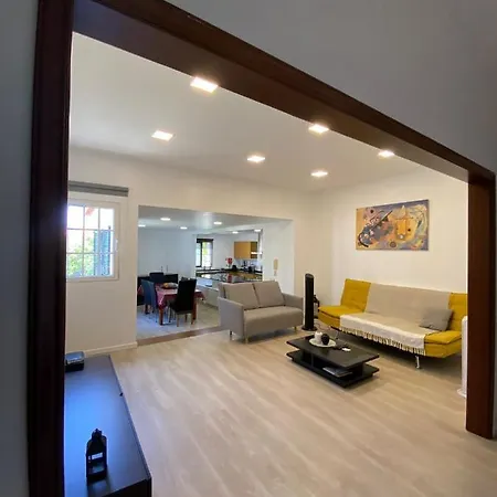 Friendly House * 丰沙尔